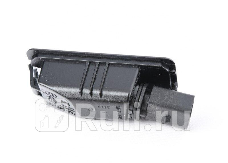 Плафон освещения номерного знака VAG 95863162000 6530₽