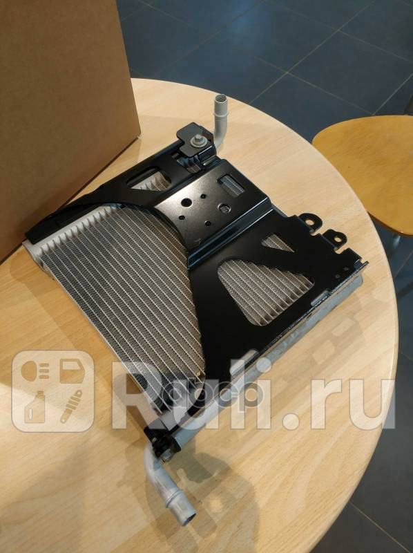 Радиатор охлаждения двигателя правый LAND ROVER LR140294 0₽